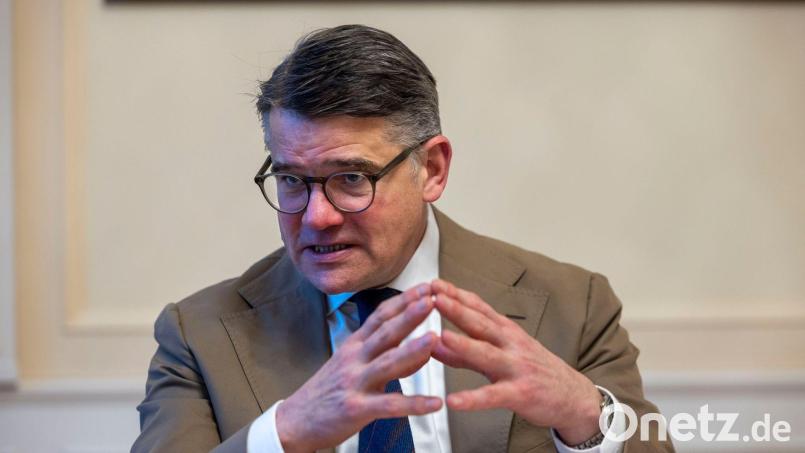 Bei den Kommunalwahlen entscheidet sich nach den Worten von Regierungschef Rhein, wie die Menschen „zur Politik stehen und wie sie die Demokratie bewerten“. Bild: Helmut Fricke/dpa