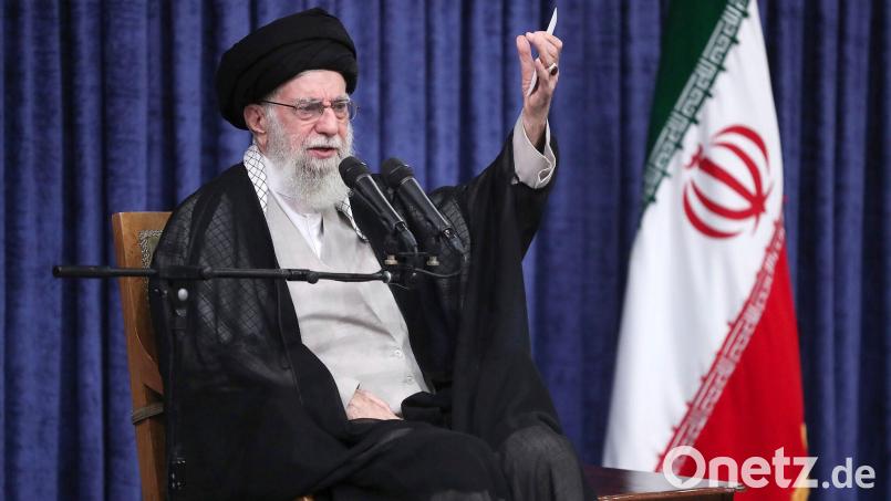 Irans oberster Führer Chamenei fordert harte Maßnahmen gegen die „Unruhestifter“, die er als Feinde des Landes bezeichnet. (Archivbild) Bild: Uncredited/Office of the Iranian Supreme Leader via AP/dpa