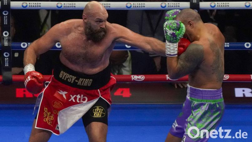 Will wieder boxen: Der ehemalige Schwergewichts-Weltmeister Tyson Fury (l). (Archivbild) Bild: Frank Augstein/AP/dpa
