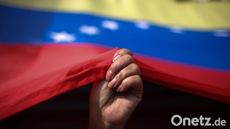 Die Polizei äußert sich zu dem Verlauf der Versammlungen. (Symbolbild) Bild: Boris Vergara/dpa