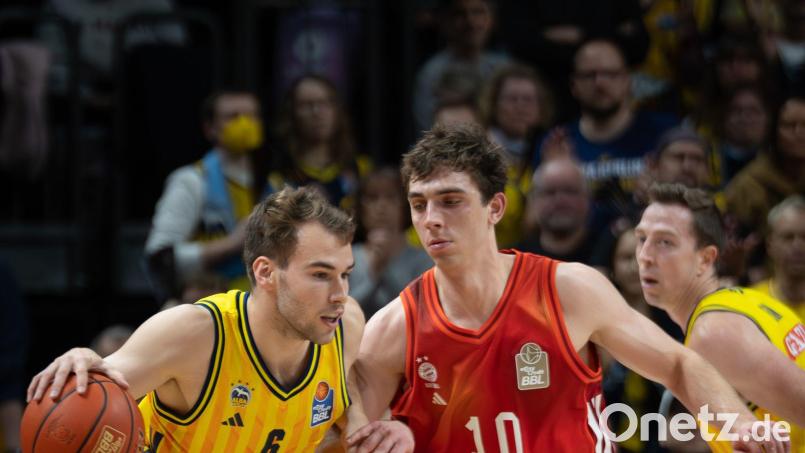 Justinian Jessup (M) war gegen Braunschweig bester Bayern-Werfer. (Archivbild) Bild: Soeren Stache/dpa