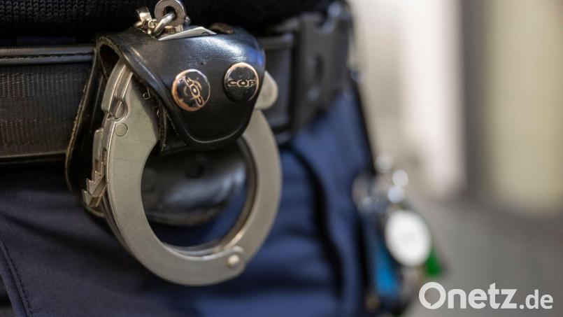 Ein Ermittlungsrichter erließ Haftbefehl gegen die beiden Verdächtigen, deren Identität zunächst nicht geklärt war. (Symbolbild) Bild: Peter Kneffel/dpa