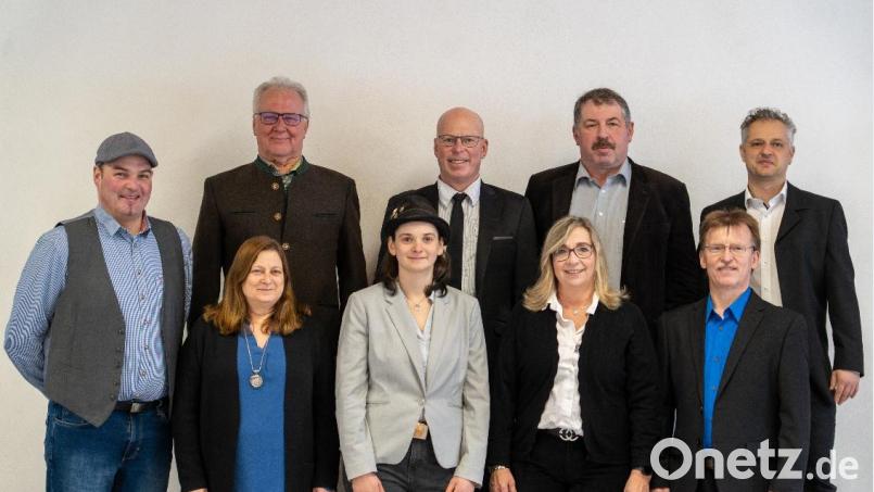 Die Kandidatinnen und Kandidaten der CWU Schnaittenbach – Umland. Vorne von links: Regina Schwendner, Sabine Gräf, Birgit Schmidbauer und Norbert Schwendner; Hinten von links: Andreas Piehler, Josef Meier, Franz Schwendner, Theodor Zollitsch und Marco Ruider. Bild: Marco Ruider