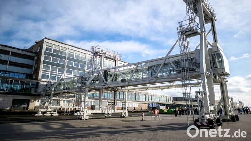 Die Bundespolizei nahm einen gesuchten Arbeiter im Kreuzfahrtterminal fest. (Archivbild) Bild: Sina Schuldt/dpa