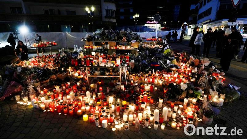 Als Brandursache in Crans-Montana wird Pyrotechnik in der Bar vermutet. (Archivbild) Bild: Antonio Calanni/AP/dpa