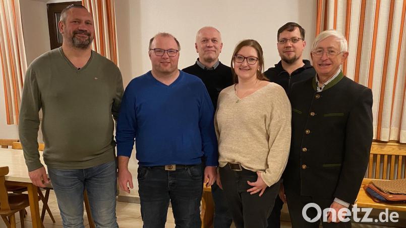 Die Kandidatinnen und Kandidaten der Freien Wählerschaft Leuchtenberg für die Kommunalwahl am 8., März. Bild: Harald Dirnberger