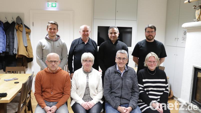 Die Kandidaten der CWU-Liste. Sitzend von links Bernhard Achatz, Brigitte Hoffmann, Franz Schöner und Silke Zeislmeier. Stehend von links, Moritz Kilian, Oswald Kraus, Kamran Goorkany und Lukas Lanzendörfer. Bild: Lukas Lanzendörfer