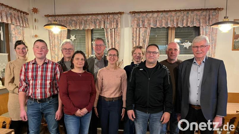 Die Kandidatinnen und Kandidaten der FWG Unterauerbach für die Kommunalwahl am 8. März. Bild: Michael Kiener