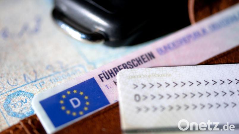 Nicht alle lassen das Auto stehen, obwohl der Führerschein entzogen wurden, wie eine Studie zeigt. (Symbolbild) Bild: Sven Hoppe/dpa