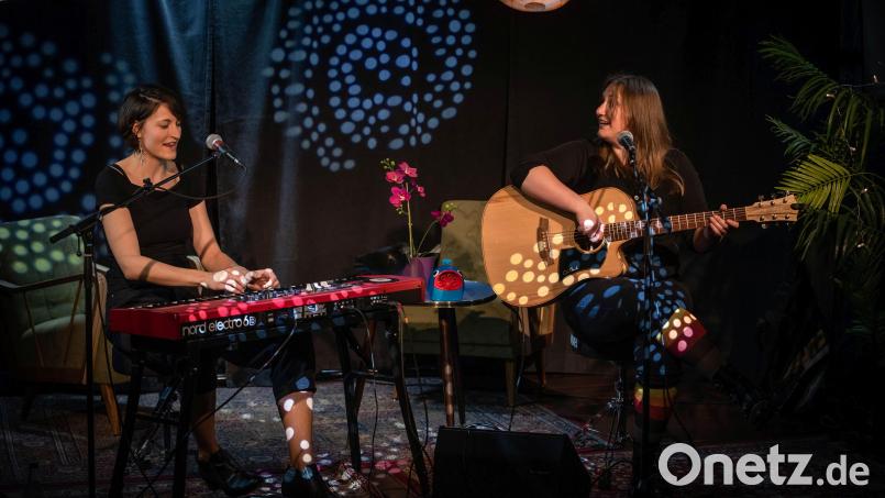 Julia Fischer und Karin Rabhansl kommen im Januar nach Nabburg. Bild: ARNE MARENDA