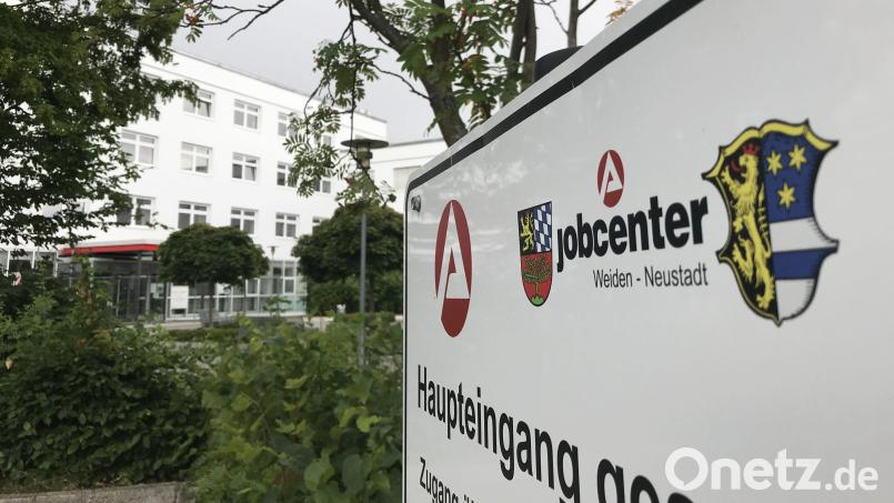 Das Jobcenter Weiden-Neustadt weist auf eine Reihe neuer, digitaler Service-Möglichkeiten hin. Bild: Gabi Schönberger