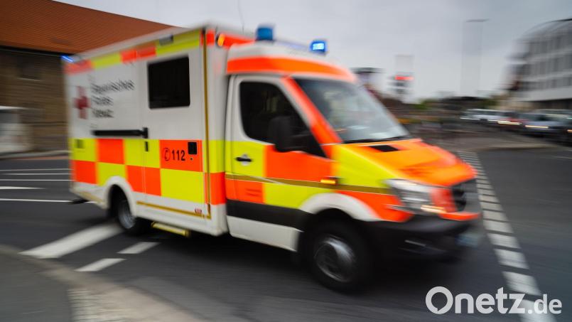 Der Radfahrer kam mit einem schweren Schädelhirntrauma in ein Krankenhaus. (Symbolbild) Bild: Nicolas Armer/dpa