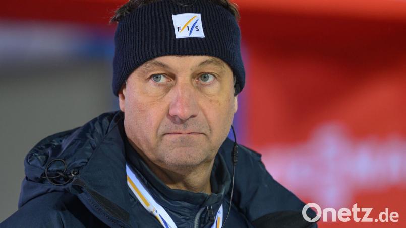 Fis-Rennleiter Sandro Pertile arbeitet weiter an einer Angleichung des Sprung-Kalenders. (Archivbild) Bild: Hendrik Schmidt/dpa