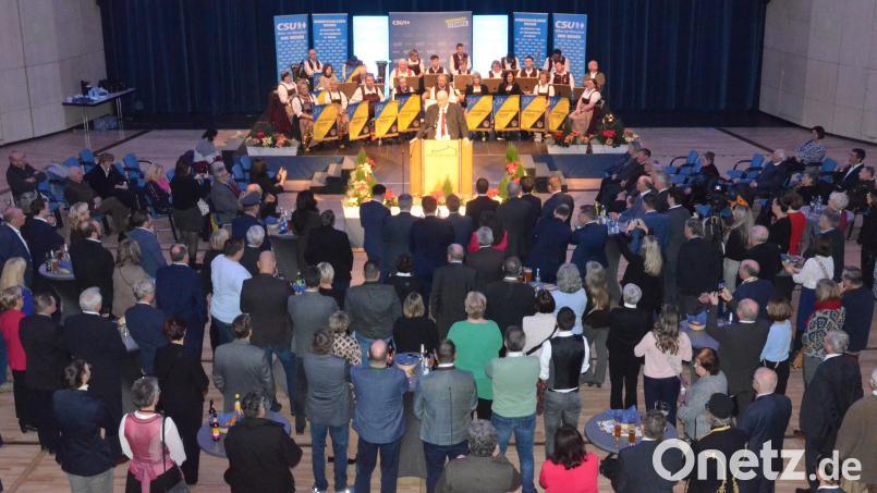Der Neujahrsempfang der CSU fand in der Max-Reger-Halle in Weiden statt. Rund 300 Besucherinnen und Besucher waren dabei. Bild: Kunz