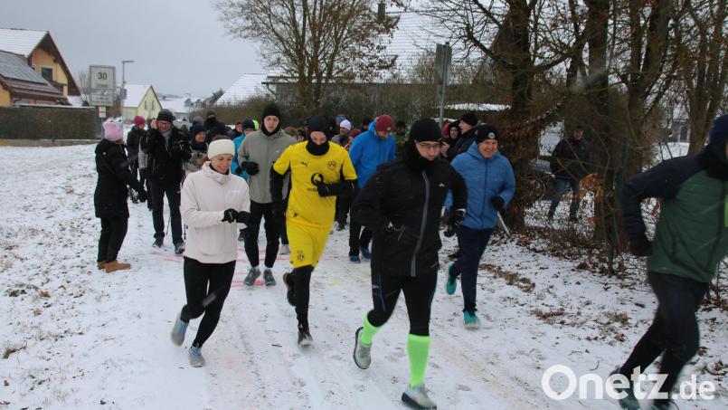65 Teilnehmer waren beim Silvesterlauf in Grafenwöhr dabei. Bild: sne