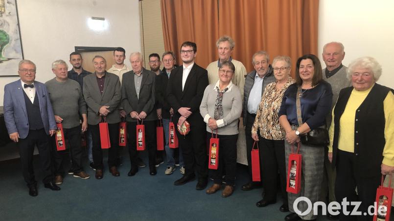 Erneut von Bürgermeister Toni Dutz (links) geehrt wurden viele "Menschen des Jahres". Bild: wro