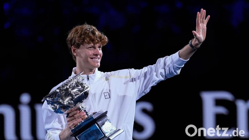 Im vergangenen Jahr triumphierte Jannik Sinner bei den Australian Open. (Archivbild) Bild: Asanka Brendon Ratnayake/AP/dpa