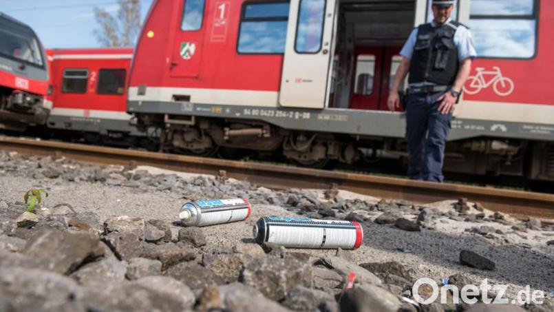 Graffiti-Sprayer verursachen 4000 Euro Schaden an zwei Triebfahrzeugen am Ostbahnhof Regensburg. Symbolbild: Symbolfoto Bundespolizei