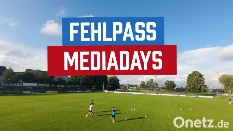 Lattenschießen von der Mittellinie: Bei den Fehlpass-Mediadays stand vor allem die Gaudi im Mittelpunkt – und das Bier. Bild: Marco Meier