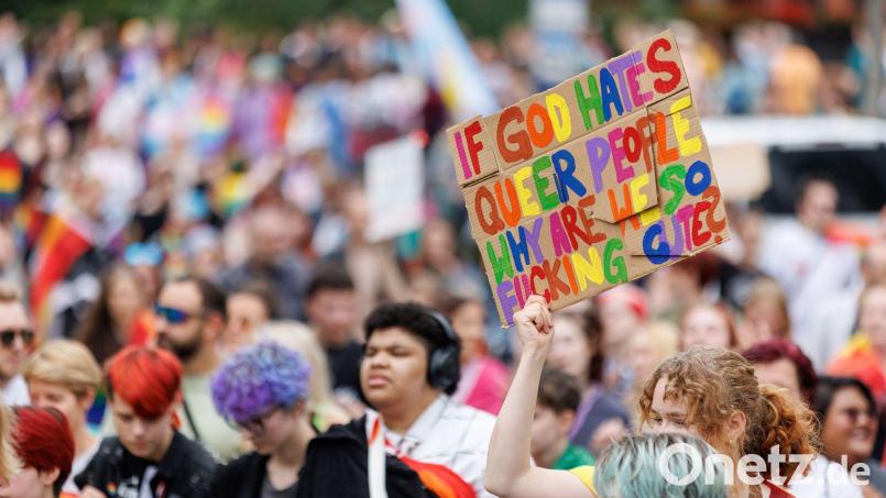 Die Grünen fordern endlich einen queeren Aktionsplan für Bayern. (Archivbild) Bild: Daniel Karmann/dpa