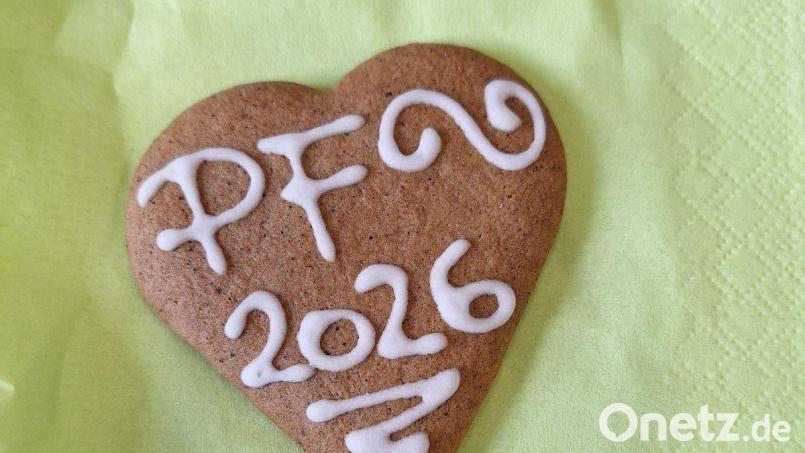 Auch so kann ein "PF" aussehen: Neujahrsgrüße auf einem Lebkuchenherz. Bild: bec