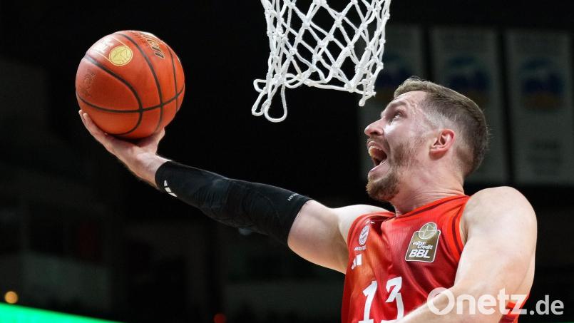 Andreas Obst führte die Bayern-Basketballer am Mittwoch zum Sieg. (Archivbild) Bild: Soeren Stache/dpa