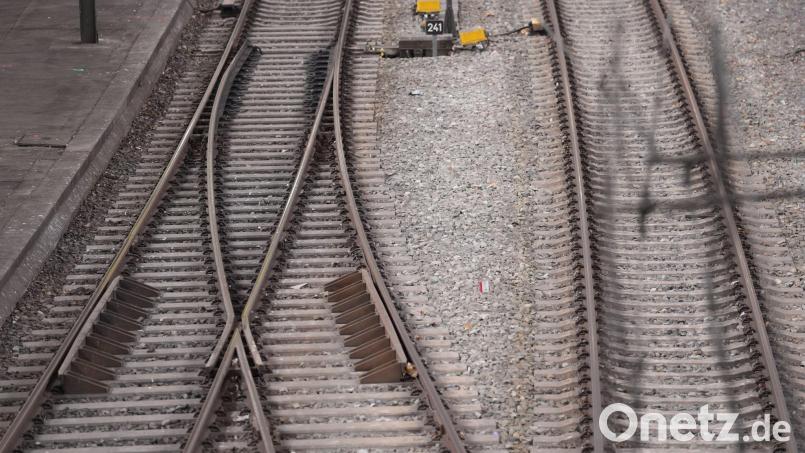 Die Bahn rechnet wegen der Wetterlage mit Einschränkungen. (Archivbild) Bild: Marcus Brandt/dpa