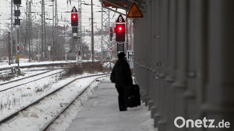 Fahrgäste der Oberpfalzbahn und der Waldbahn müssen sich derzeit oft mit Schienenersatzverkehr zufriedengeben. Archivbild: Jens Wolf