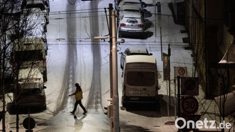 Auf vielen Straßen in Deutschland ist es weiterhin rutschig. Bild: Marijan Murat/dpa