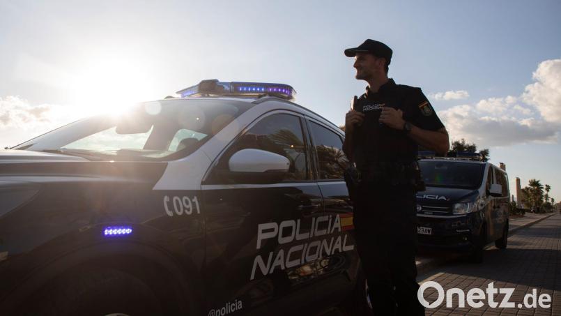 Dem Deutschen werde ein Delikt gegen die Verkehrssicherheit zur Last gelegt, hieß es in der Mitteilung der „Policía Nacional“. (Archivfoto) Bild: Clara Margais/dpa
