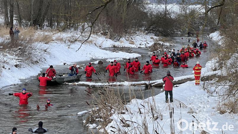 Immer wieder hieß es waten und auch umgefallene Bäume zu überwinden. Bild: mma