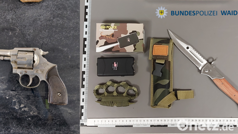 Neben Waffen entdeckten die Beamten bei ihren Kontrollen auch verschiedene Drogen. Bild: Bundespolizei