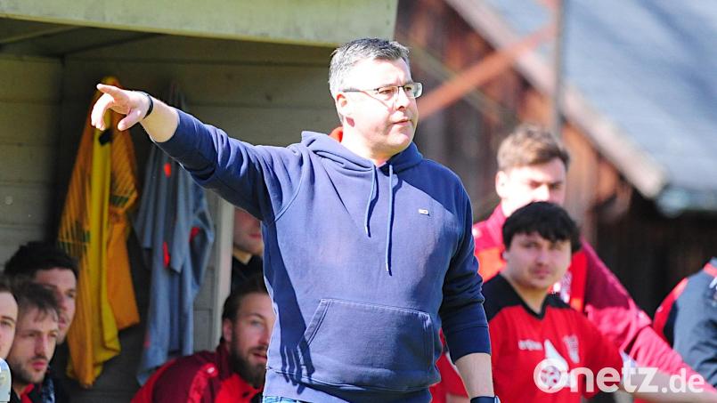 Trainer Thorsten Meier wird auch in der Saison 26/27 die Kommandos beim TSV Waldershof geben. Bild: Thomas Schrems