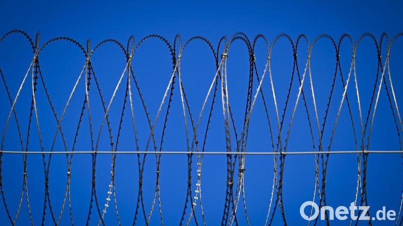 Der Digitalfunk von zahlreichen Haftanstalten lässt sich mit einem geringen technischen Aufwand auch aus der Ferne abhören. Bild: Soeren Stache/dpa