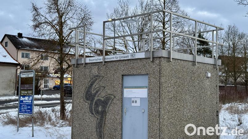 Die Luftgüte-Messstation des Bayerischen Landesamtes für Umwelt liegt in Sulzbach-Rosenberg im Ortsteil Lohe und überwacht die Luftqualität. Bild: Petra Hartl