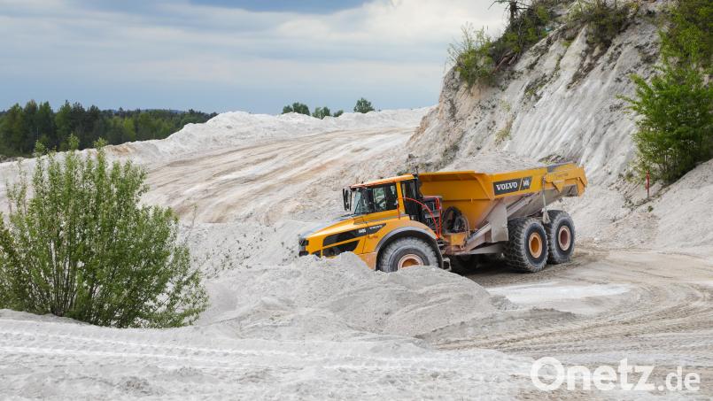 Das Unternehmen Amberger Kaolinwerke (AKW) baut die Rohstoffe Kaolin, Feldspat und Quarz in Schnaittenbach und Hirschau ab. Die Firma will neu bauen, Anwohner befürchten enorme Verkehrsbelastung. Die Stadt Schnaittenbach setzt auf den Runden Tisch. Archivbild: Wolfgang Steinbacher