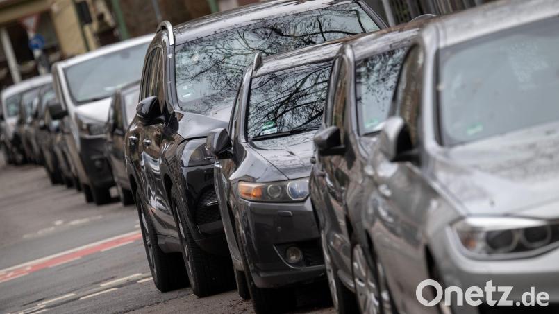 SUVs machen einen immer größeren Teil der Auto-Neuzulassungen aus. (Archivbild) Bild: Sebastian Gollnow/dpa