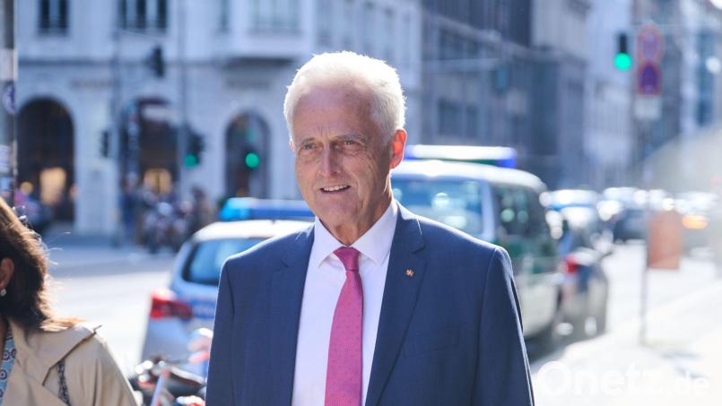 Bekommt Ärger mit Polizei und Staatsanwaltschaft: Ex-Verkehrsminister Peter Ramsauer. (Archivbild) Bild: Annette Riedl/dpa