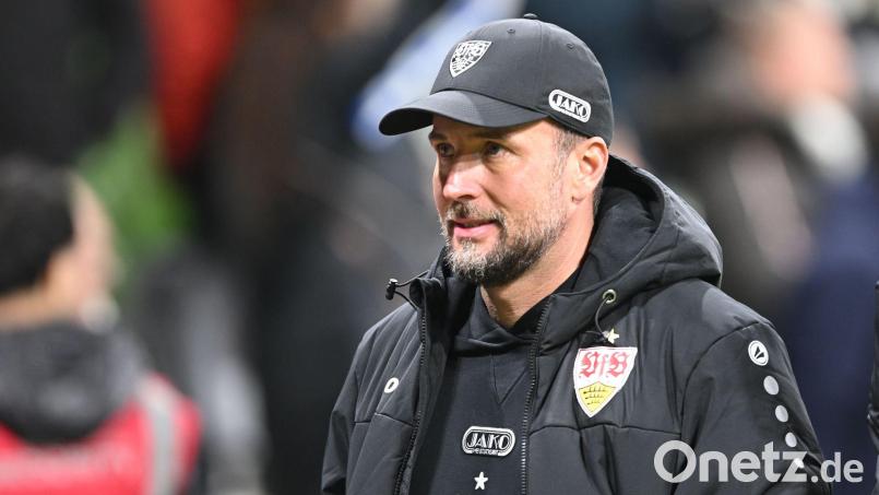 Trainer Sebastian Hoeneß und der VfB sind am Samstag in Leverkusen zu Gast. (Archivbild) Bild: Carmen Jaspersen/dpa