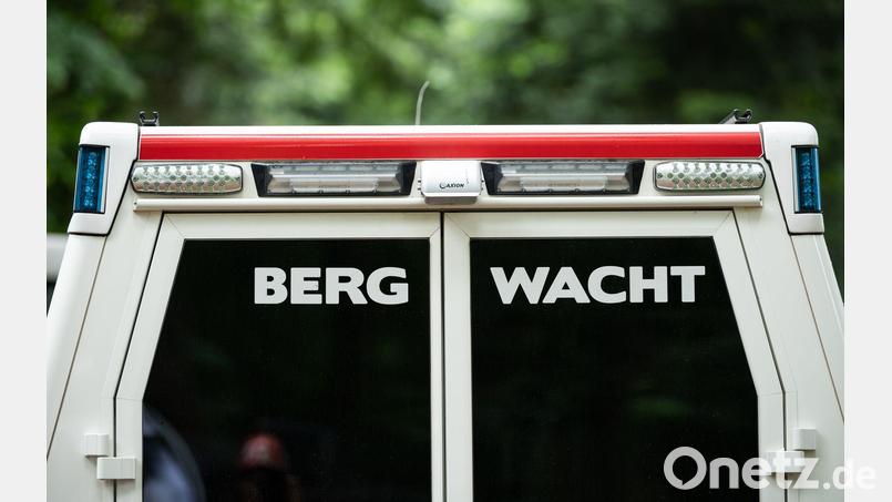 Einsatzkräfte der Bergwacht retten eine Familie von einem Berg bei Pfronten. (Symbolbild) Bild: Silas Stein/dpa