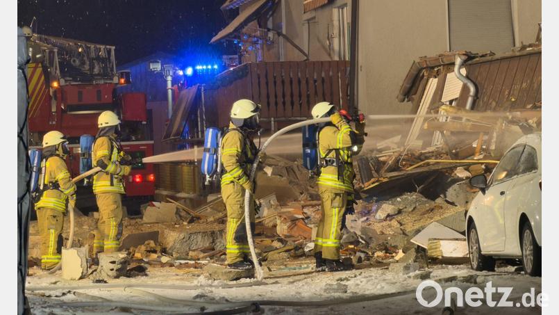 Am frühen Morgen wurden die Einsatzkräfte zu dem Haus gerufen. Bild: Jannik Nölke/dpa