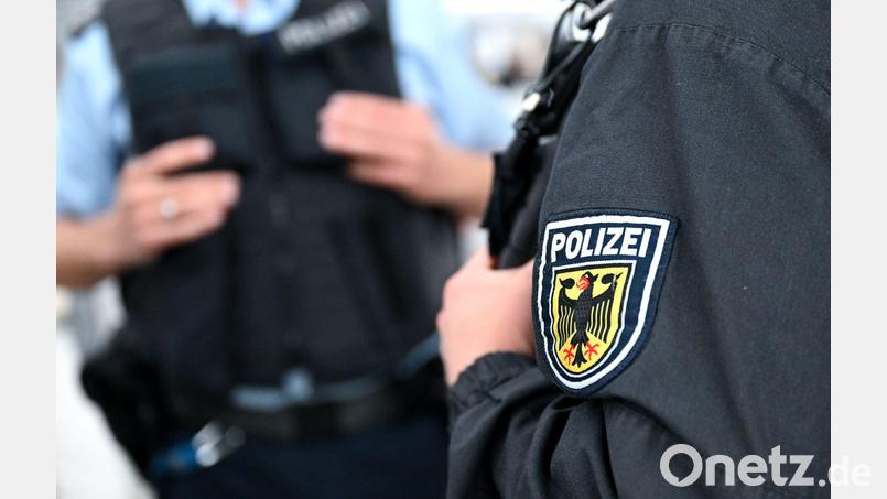 Die Bundespolizei ermittelt nach einem Vorfall in einem Regionalexpress wegen Amtsanmaßung. (Symbolbild) Bild: Sven Hoppe/dpa