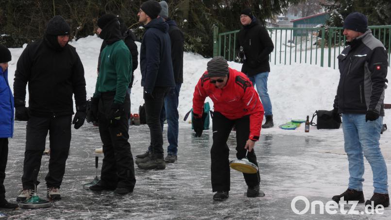 Volle Power voraus mit dem Eisstock. Bild: kro