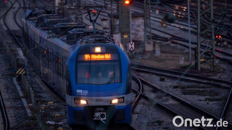 Nach der Entgleisung eines Güterzuges kommt es auf der Strecke München - Rosenheim - Kufstein zu Bauarbeiten. (Symbolbild) Bild: Peter Kneffel/dpa