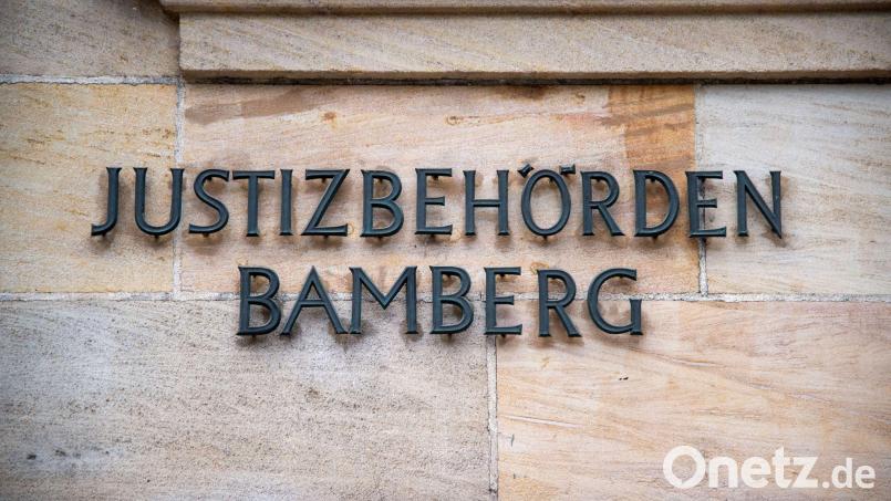 Bald muss sich ein Mann vor dem Landgericht Bamberg verantworten, der mit betrügerischen Callcentern Menschen um viel Geld gebracht haben soll. (Symbolbild) Bild: Pia Bayer/dpa