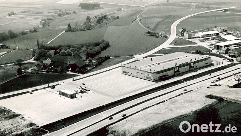 Ja, wo samma denn da daham? Wenn man sich kurz konzentriert, fällt es doch relativ schnell ein. Aber es ist schon sehr ländlich auf unserem Luftbild aus dem Jahr 1973. Luftbild: Werner Lischka
