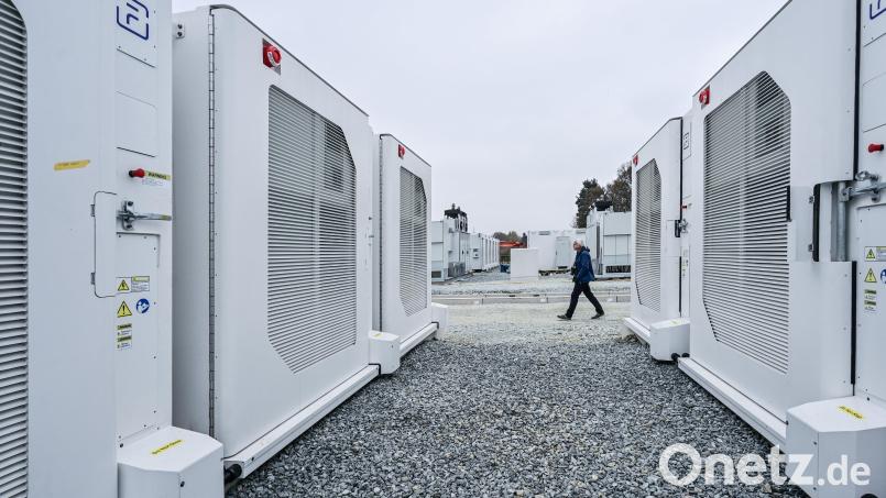 Batteriespeicher, wie hier auf dem Symbolbild, werden immer wichtiger. Der Wiesauer Marktrat stellt die Weichen für einen Speicherpark im Ortsteil Güttern. Symbolbild: Florian Miedl