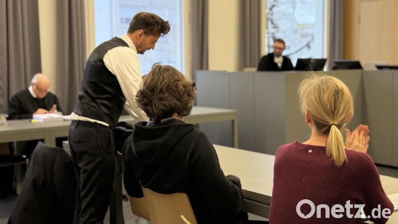 Der Angeklagte am vierten Prozesstags zum Champagnerfall in Weiden. Bild: kle