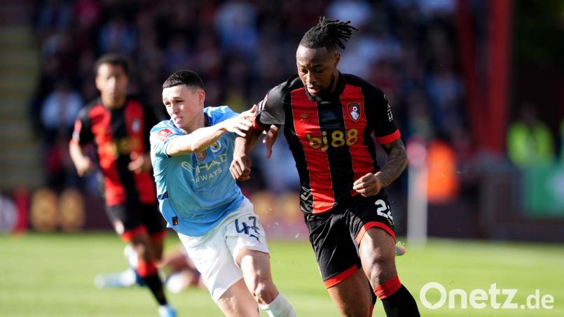 Ab sofort sind Phil Foden (l) und Antoine Semenyo Teamkollegen bei Manchester City. Bild: Adam Davy/PA Wire/dpa