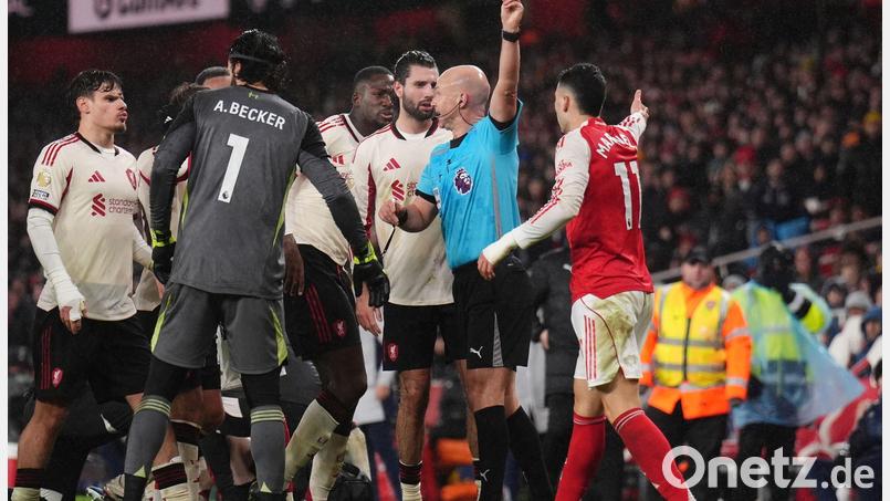 Für seine Aktion kassierte Arsenals Gabriel Martinelli eine Gelbe Karte. Bild: John Walton/PA Wire/dpa